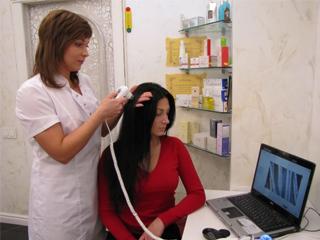 Болит голова корни волос