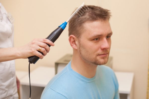 Выпадают волосы и болит кожа головы что это такое